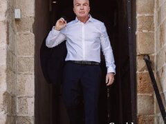 Om de afaceri caut partenera 30-40 ani pentru casatorie